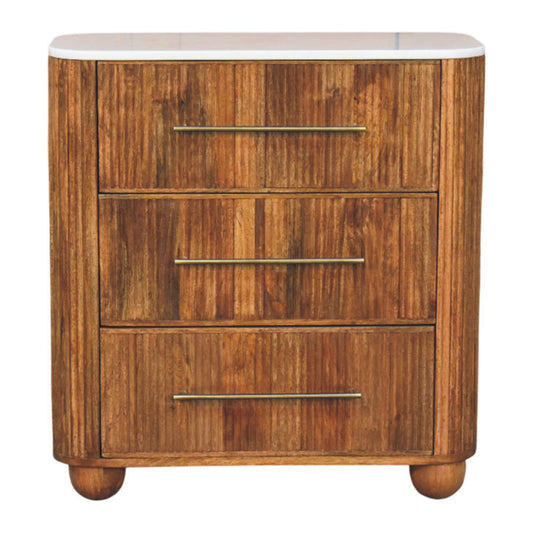 Commode cannelée en manguier massif teinte miel doré, plateau en marbre blanc, quatre tiroirs, pieds boule