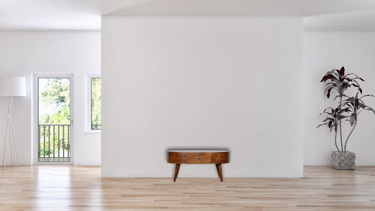 Table basse arrondie 2 tiroirs en manguier massif – Châtaigne – mise en situation