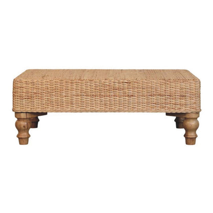 Table basse à plateau tressé, cadre en bois et pieds tournés