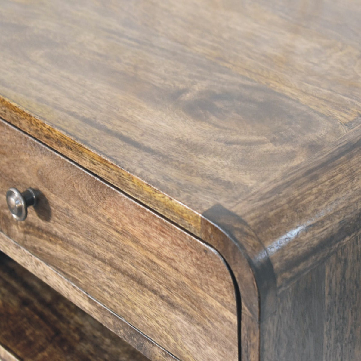 Table de chevet arrondie à étagère en manguier massif – Gris doux – vue 5