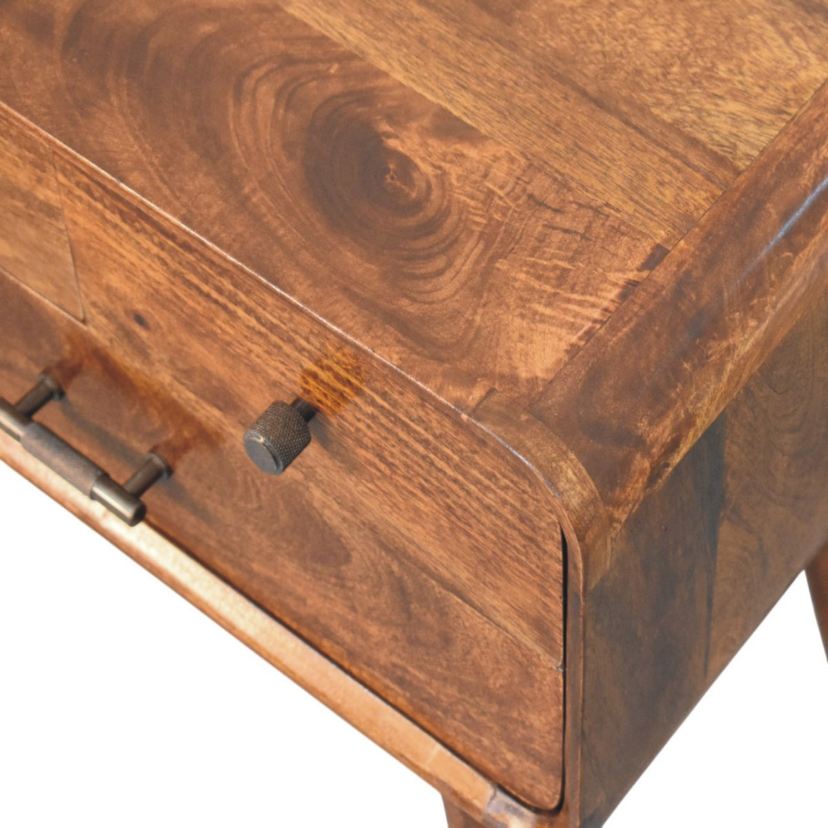 Table de chevet galbée 3 tiroirs en manguier massif – Châtaigne – vue 5