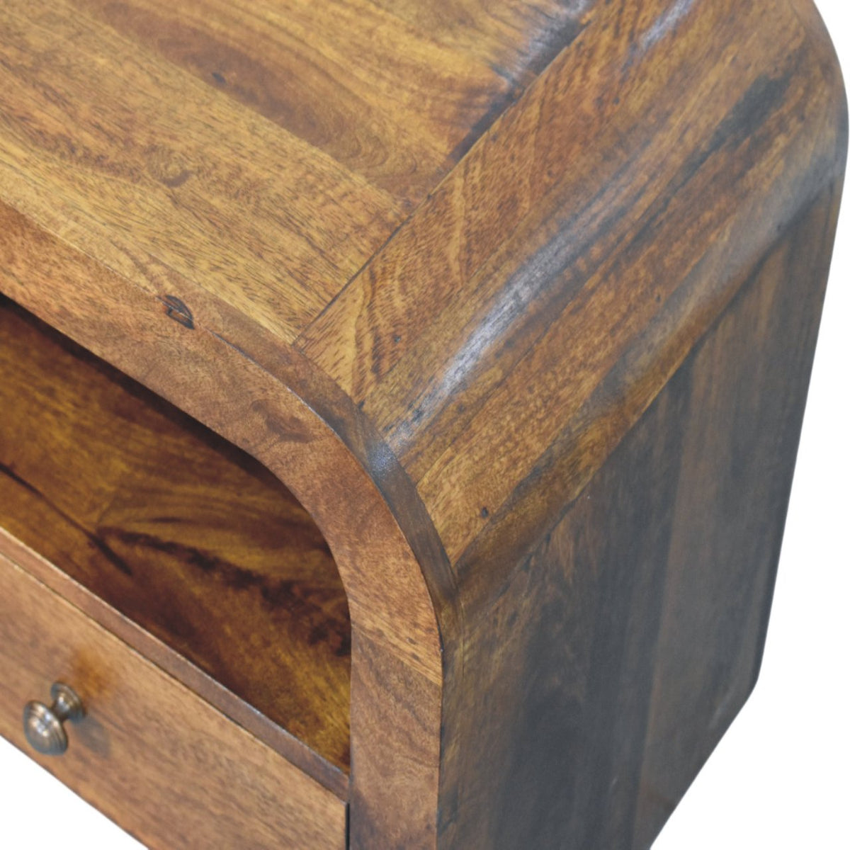 Table de chevet galbée à étagère en manguier massif – Châtaigne – vue 4