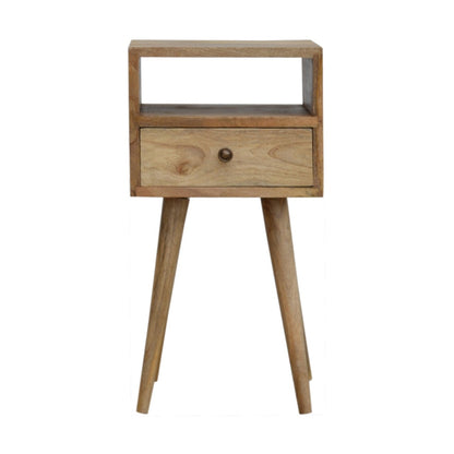 Table de chevet mini en manguier massif teinte naturelle, un petit tiroir et quatre pieds scandinaves