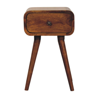 Table de chevet mini en manguier massif teinte châtaigne, un tiroir à bouton discret, pieds fuselés nordiques