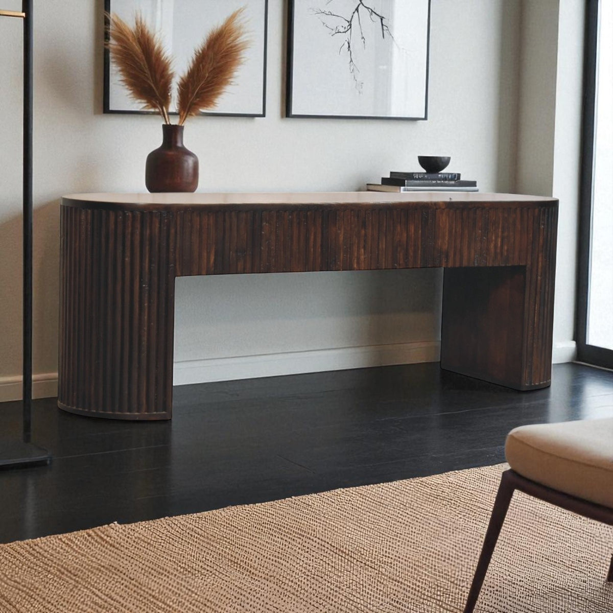 Tabouret rond tressé à pieds tournés – mise en situation