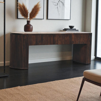 Tabouret rond tressé à pieds tournés – mise en situation